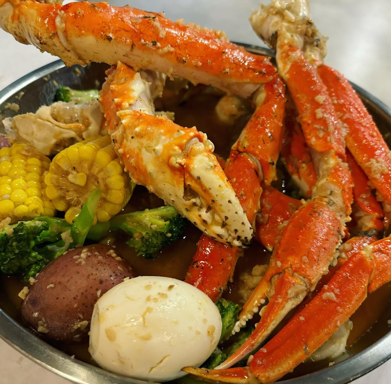 Seafood Shake Boil Cleveland atmosphere