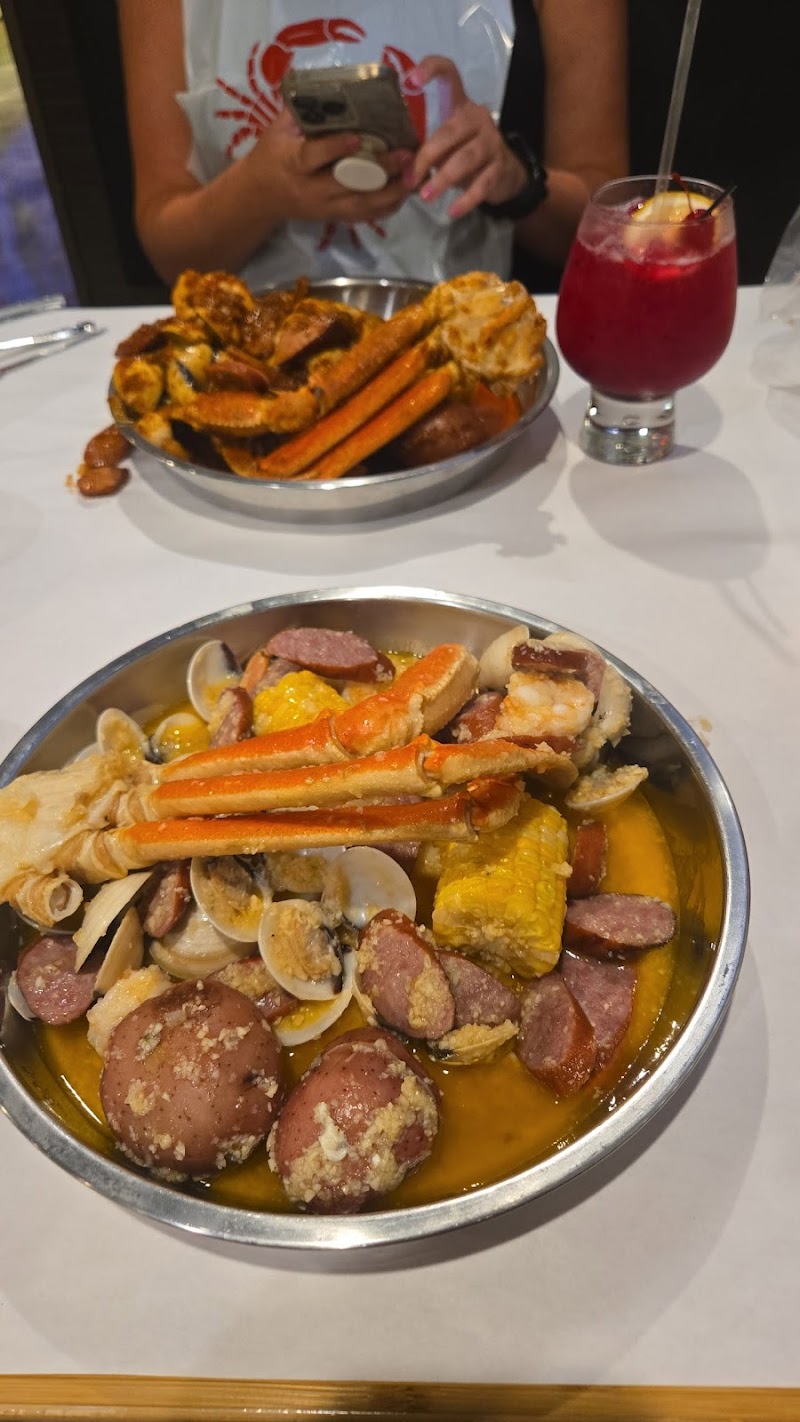 Seafood Shake Boil Cleveland atmosphere