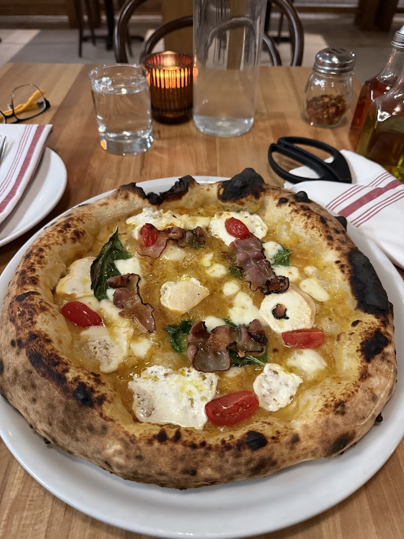 Vero Pizza Napoletana Cleveland atmosphere