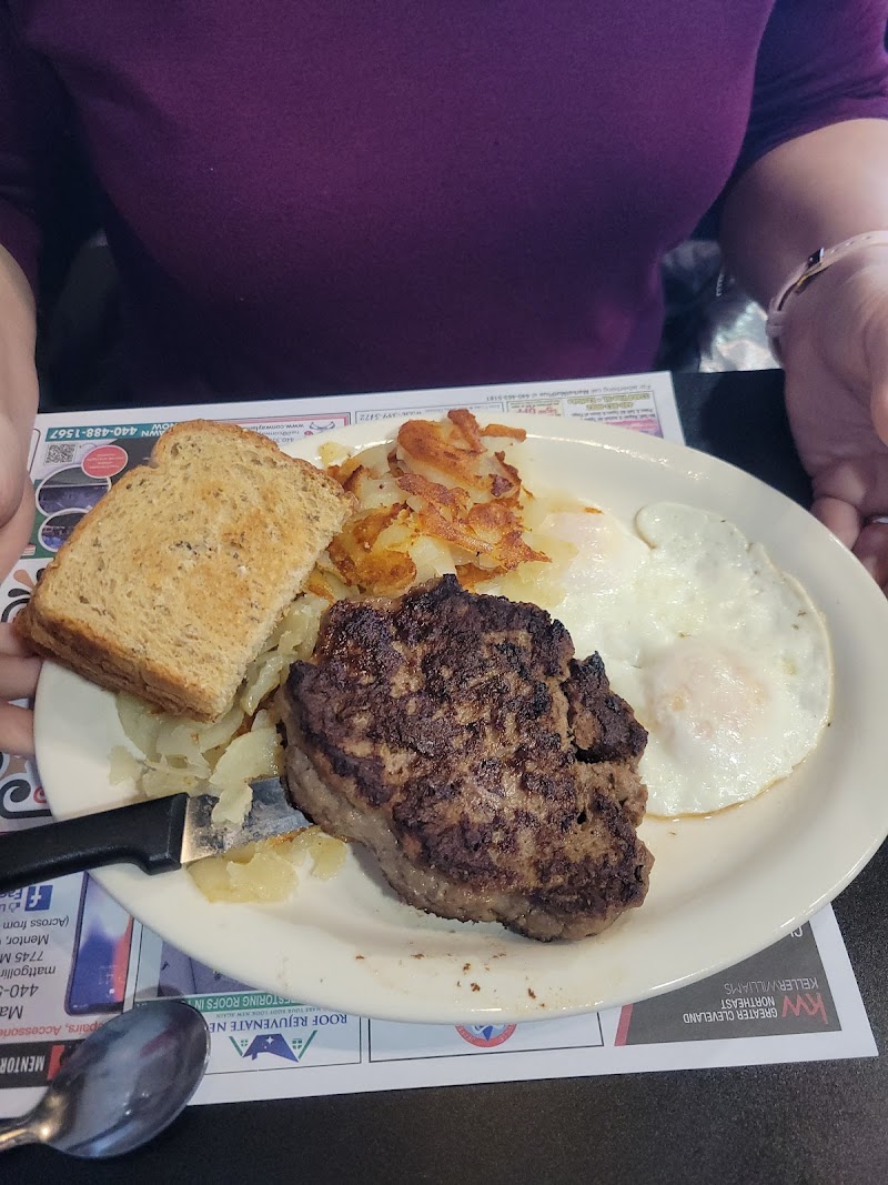 Stani’s Family Restaurant Cleveland atmosphere