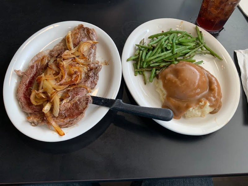 Stani’s Family Restaurant Cleveland atmosphere