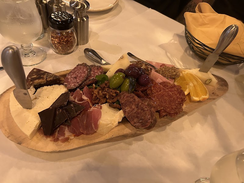 Mama Catena Vino e’ Cucina Cleveland atmosphere