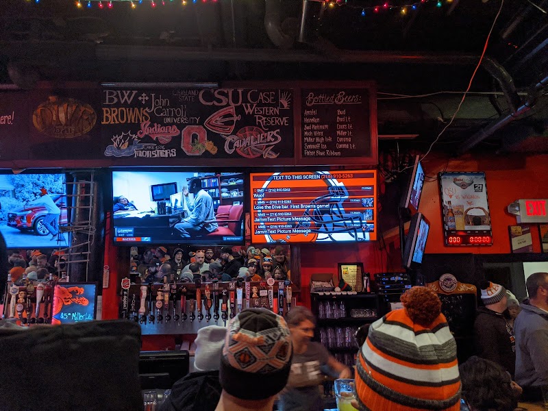 Dive Bar Cleveland atmosphere