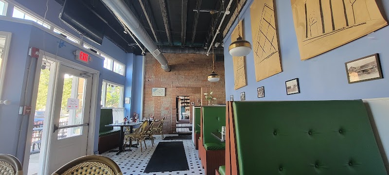 Edwins Cleveland atmosphere
