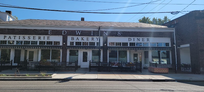 Edwins Cleveland atmosphere