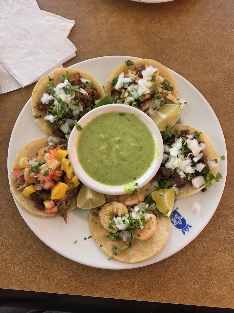 El Rinconcito Chapin Cleveland atmosphere
