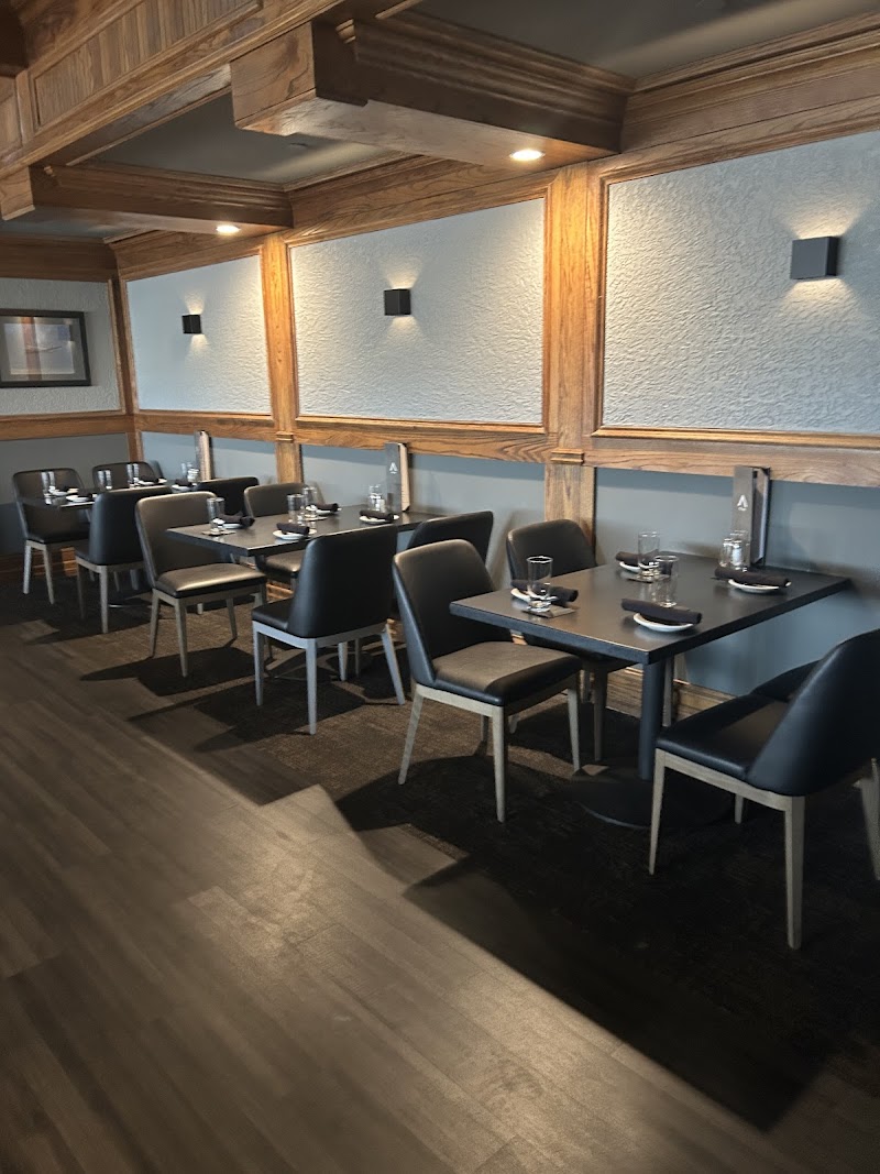 The Aviator Pub & Restaurant Cleveland atmosphere