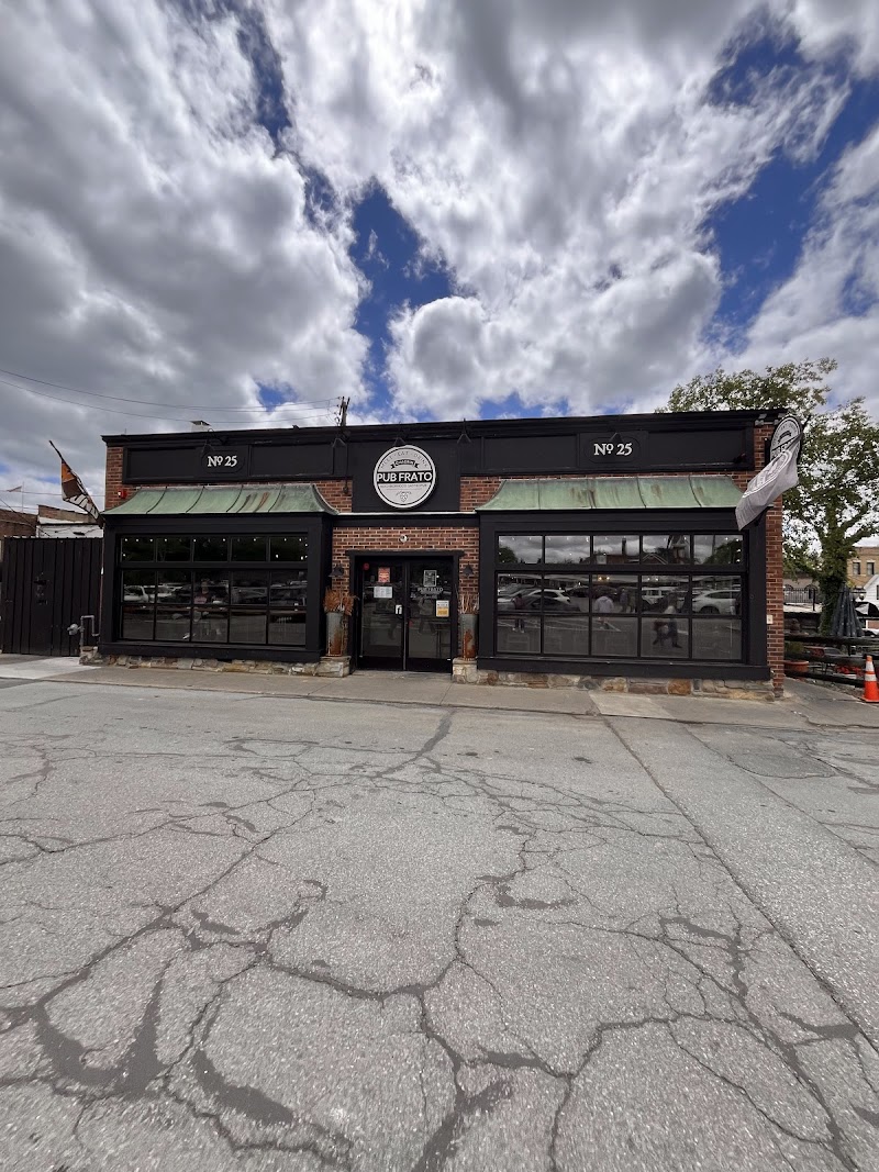 Pub Frato Chagrin Falls Cleveland atmosphere