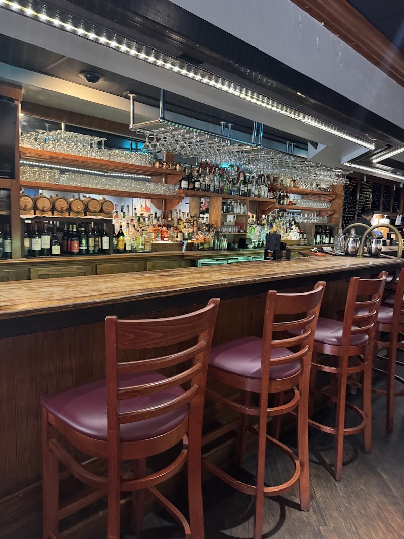 Maxi's Bistro Cleveland atmosphere