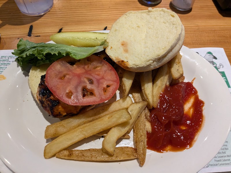 Winking Lizard Mentor Cleveland food
