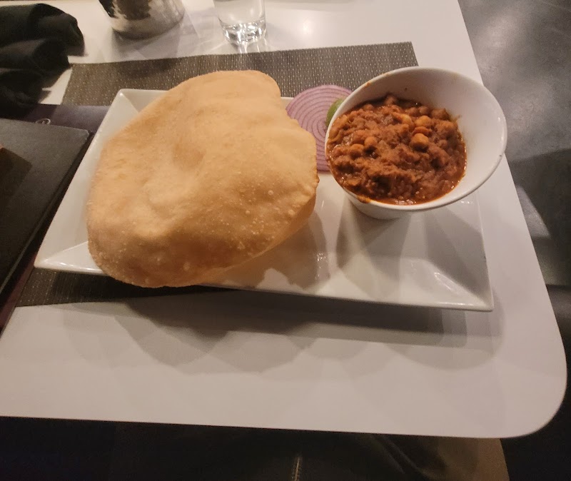Paradise Biryani Pointe Cleveland atmosphere