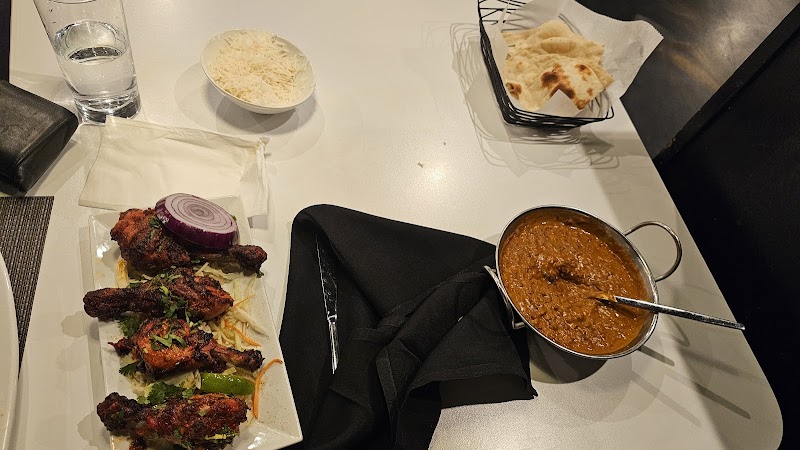 Paradise Biryani Pointe Cleveland atmosphere