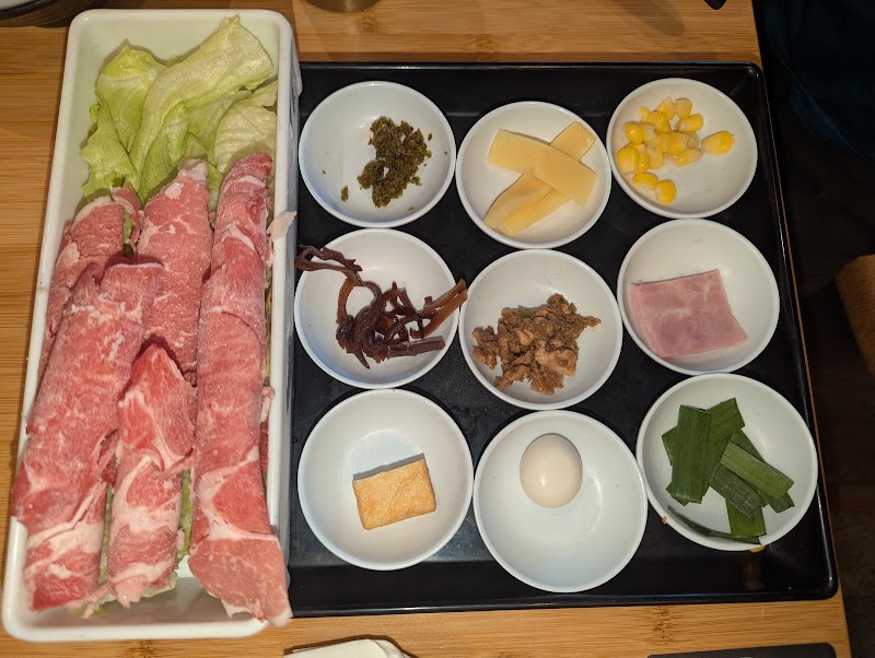 YYTime(formerly known as Dagu Rice Noodle) Cleveland atmosphere
