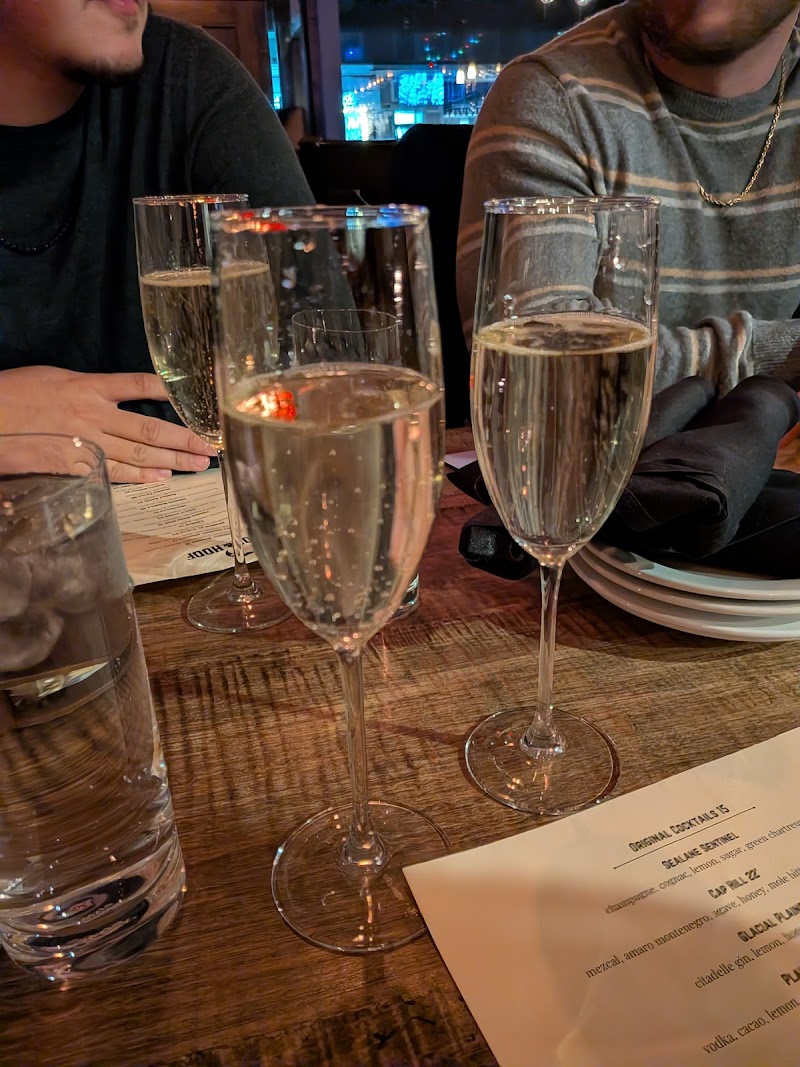 Hook & Hoof New American Kitchen and Cocktail Cleveland atmosphere