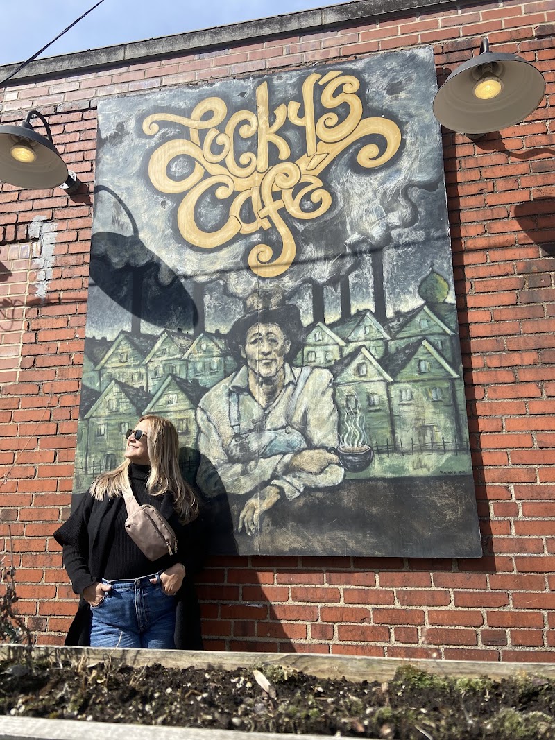 Lucky's Café Cleveland atmosphere