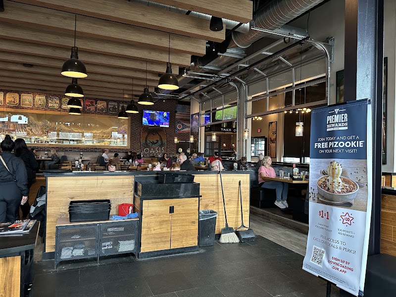 BJ's Restaurant & Brewhouse Cleveland atmosphere