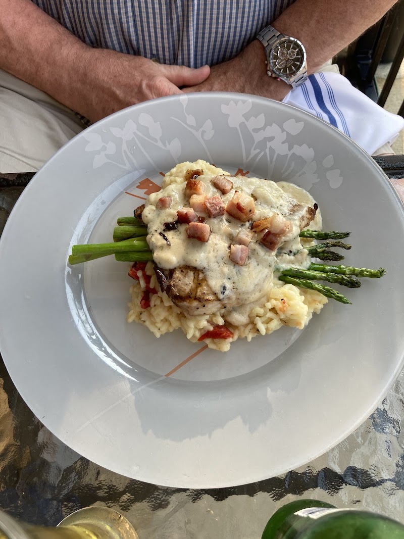 Noosa Bistro Cleveland atmosphere