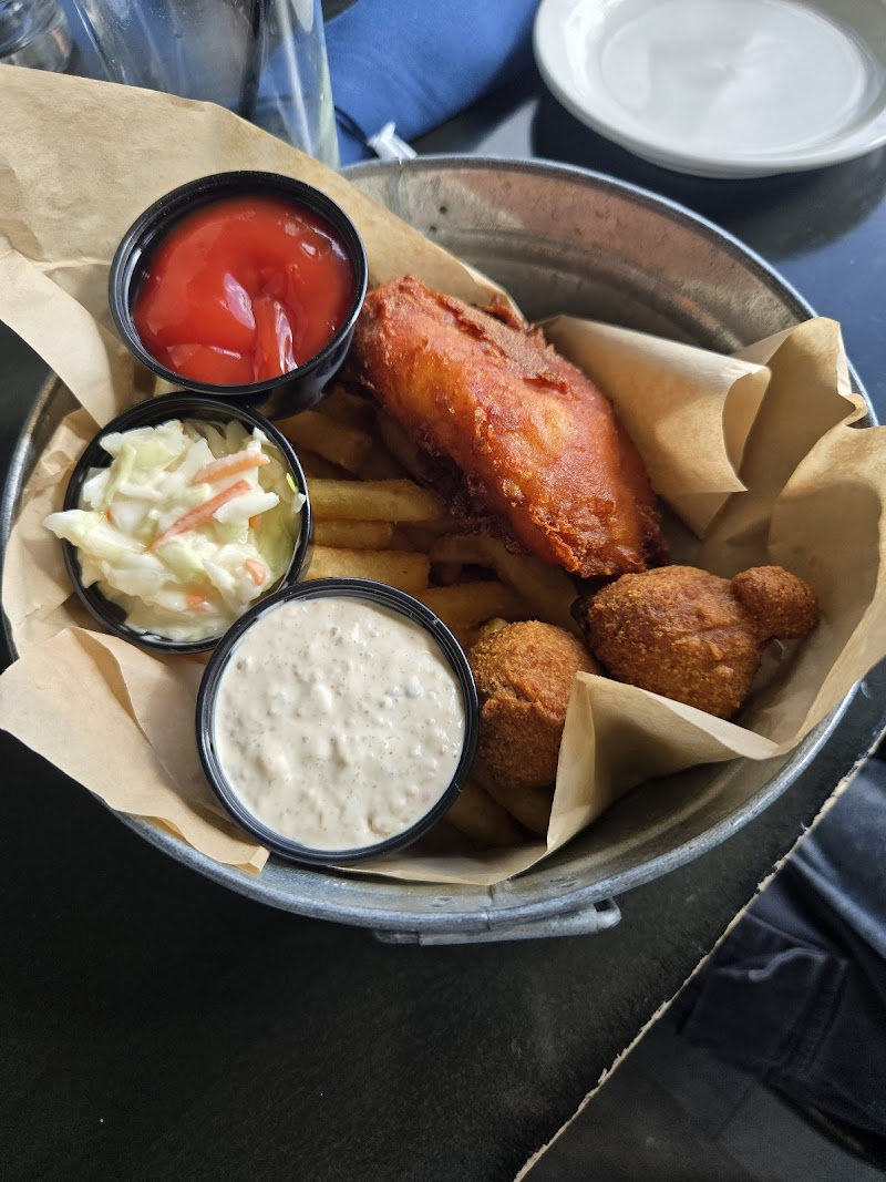 The Lake House Kitchen + Bar Cleveland atmosphere