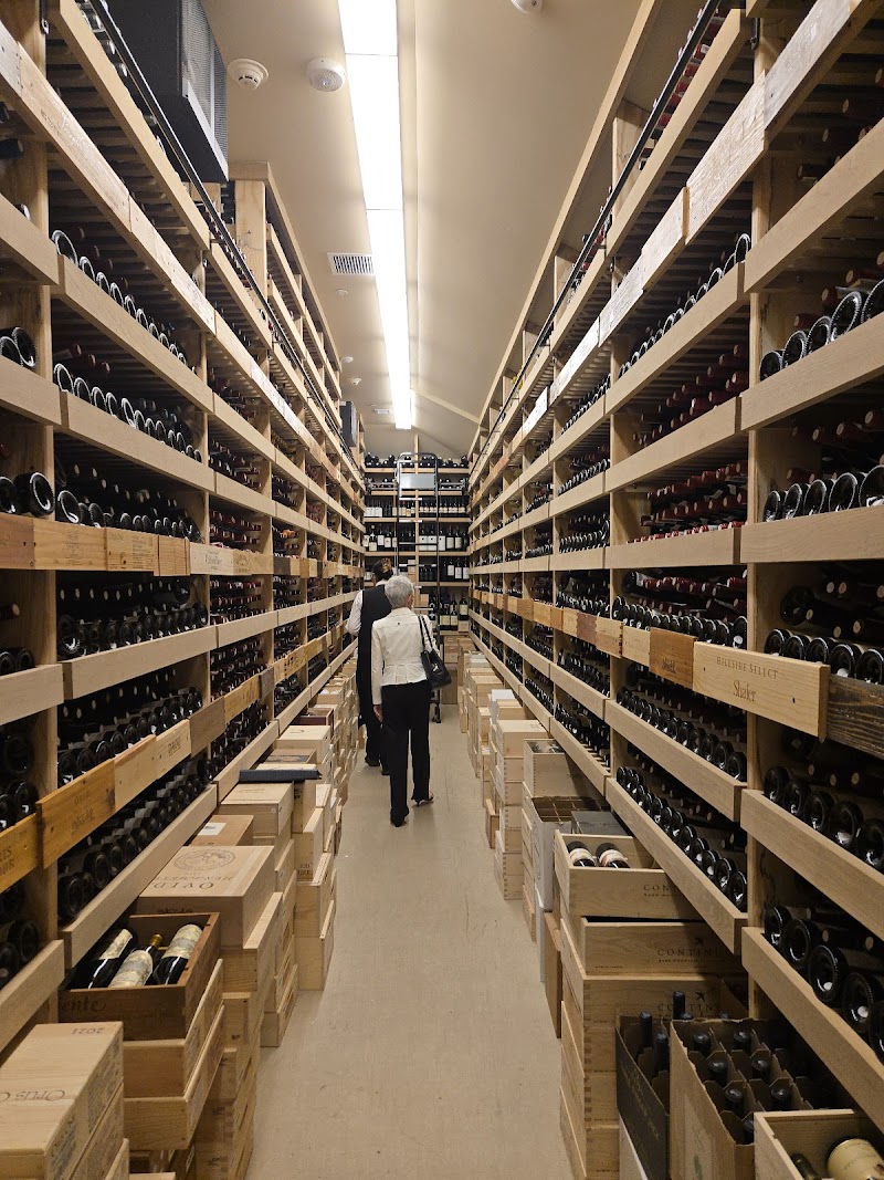 Cru Uncorked Cleveland atmosphere
