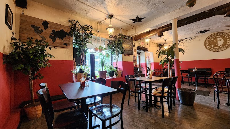 Earth Bistro Cafe Cleveland atmosphere