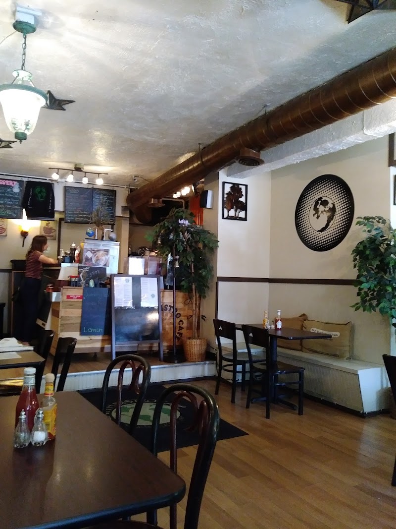 Earth Bistro Cafe Cleveland atmosphere