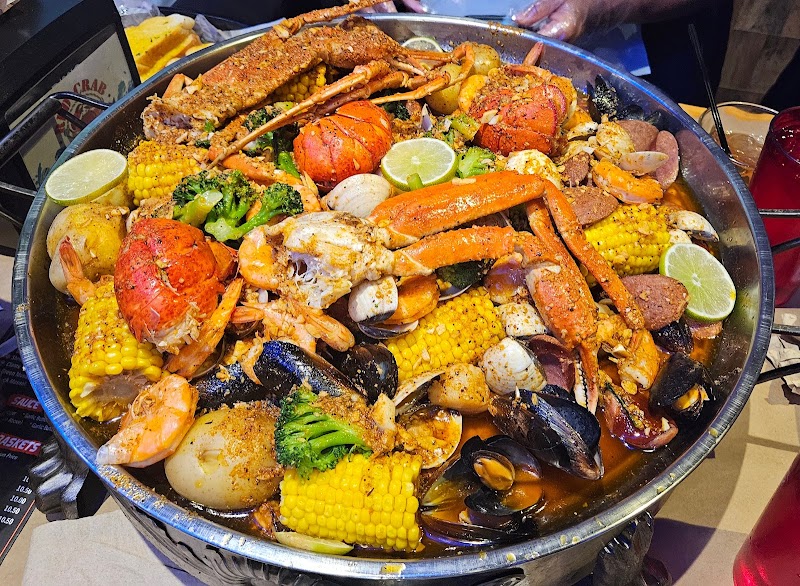 Red Crab - Juicy Seafood Cleveland atmosphere