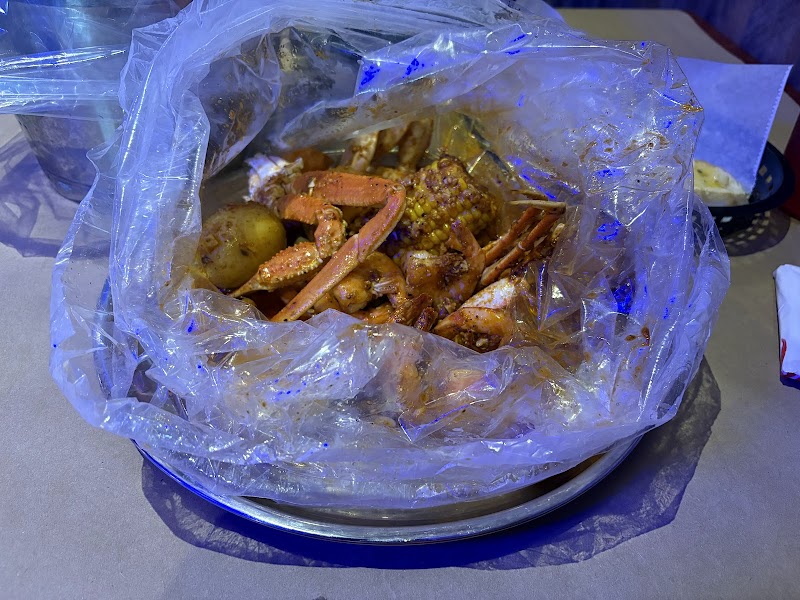 Red Crab - Juicy Seafood Cleveland atmosphere