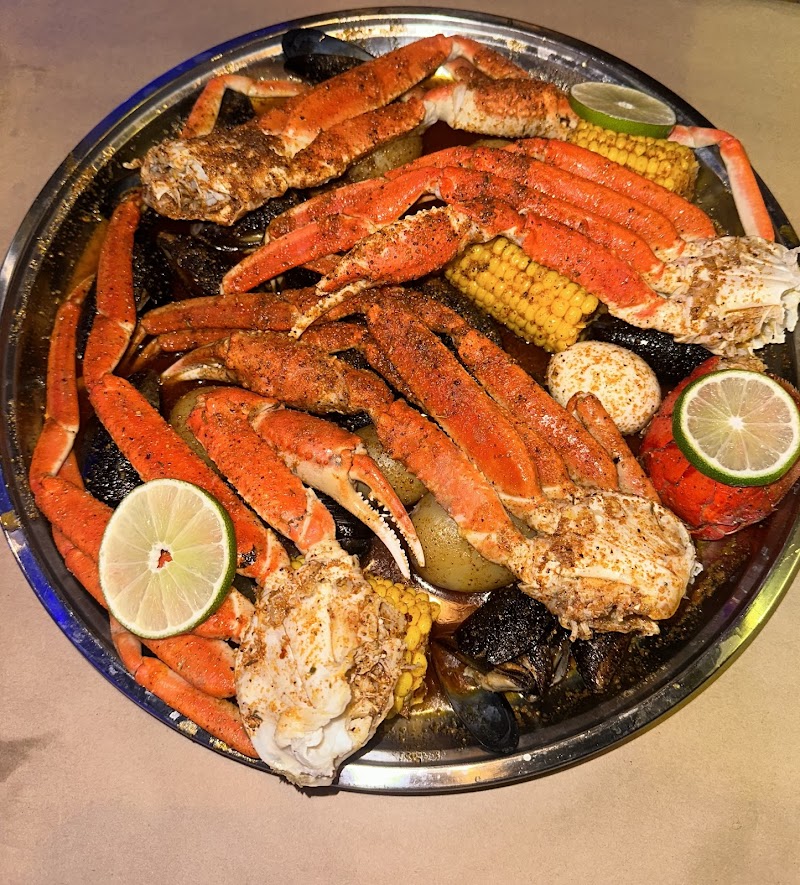 Red Crab - Juicy Seafood Cleveland atmosphere
