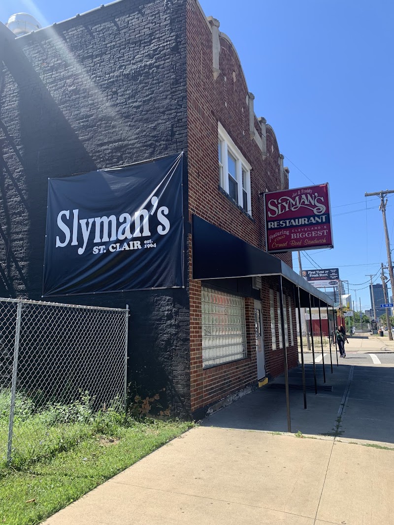 Slyman's Restaurant and Deli Cleveland atmosphere
