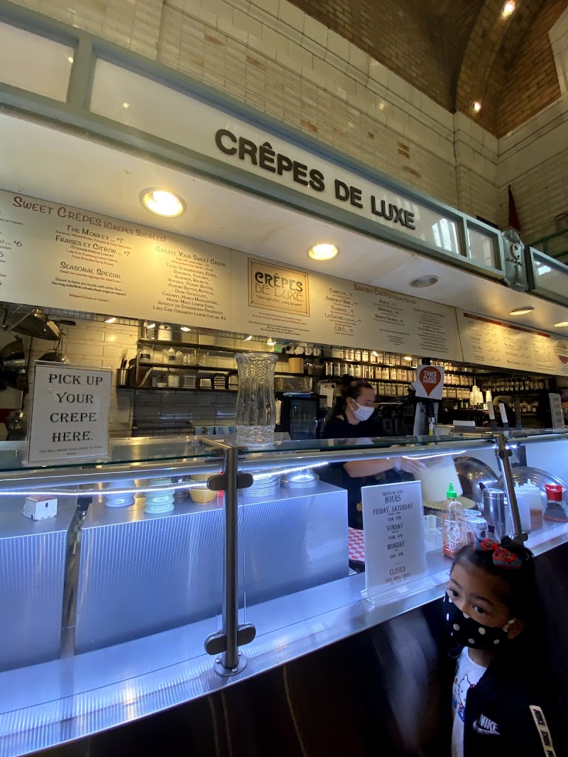 Crepes de Luxe Cleveland atmosphere