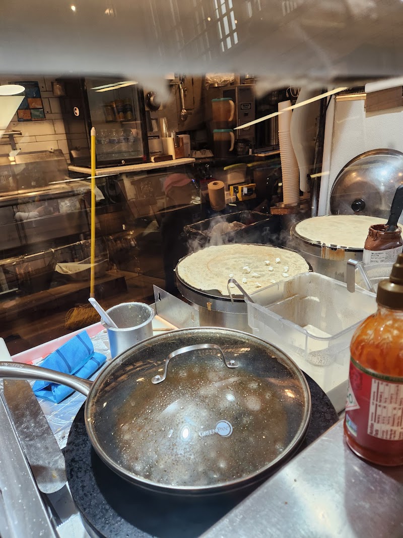 Crepes de Luxe Cleveland atmosphere