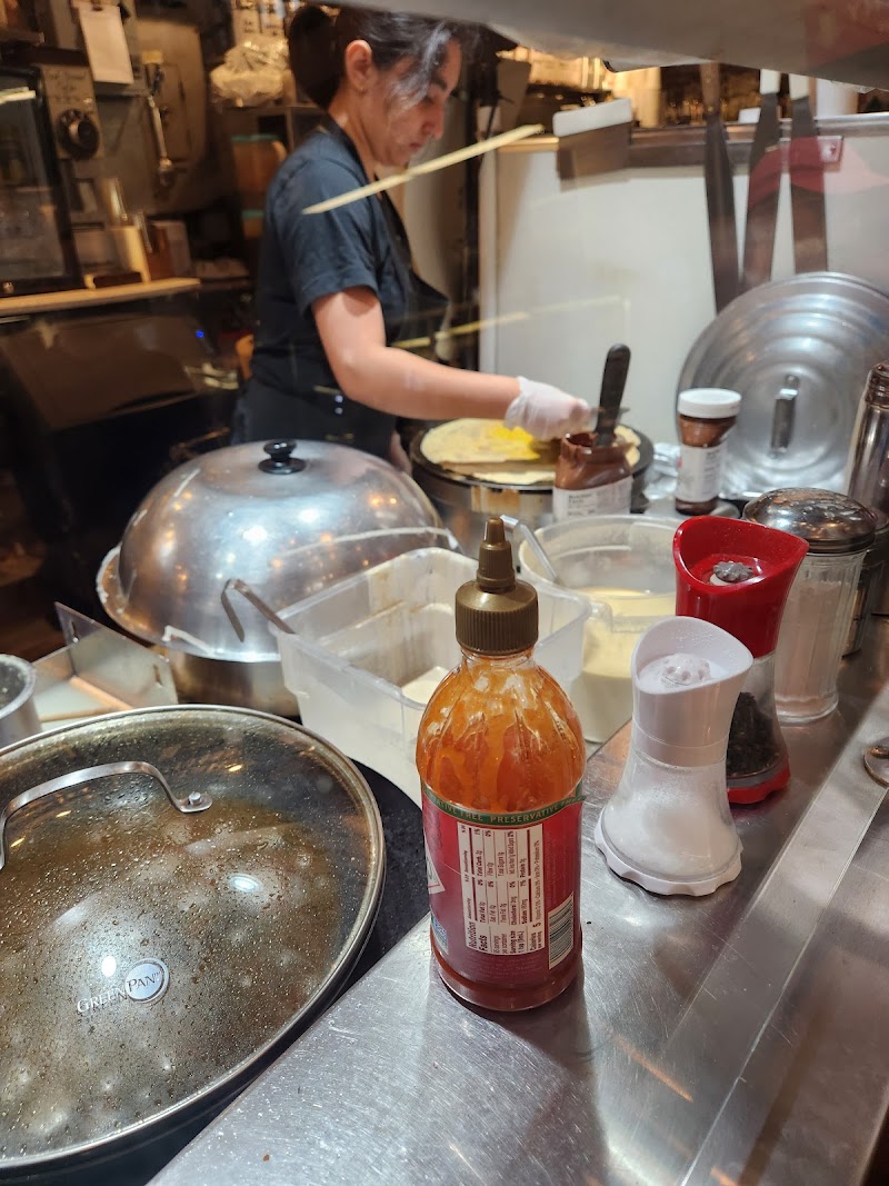 Crepes de Luxe Cleveland atmosphere