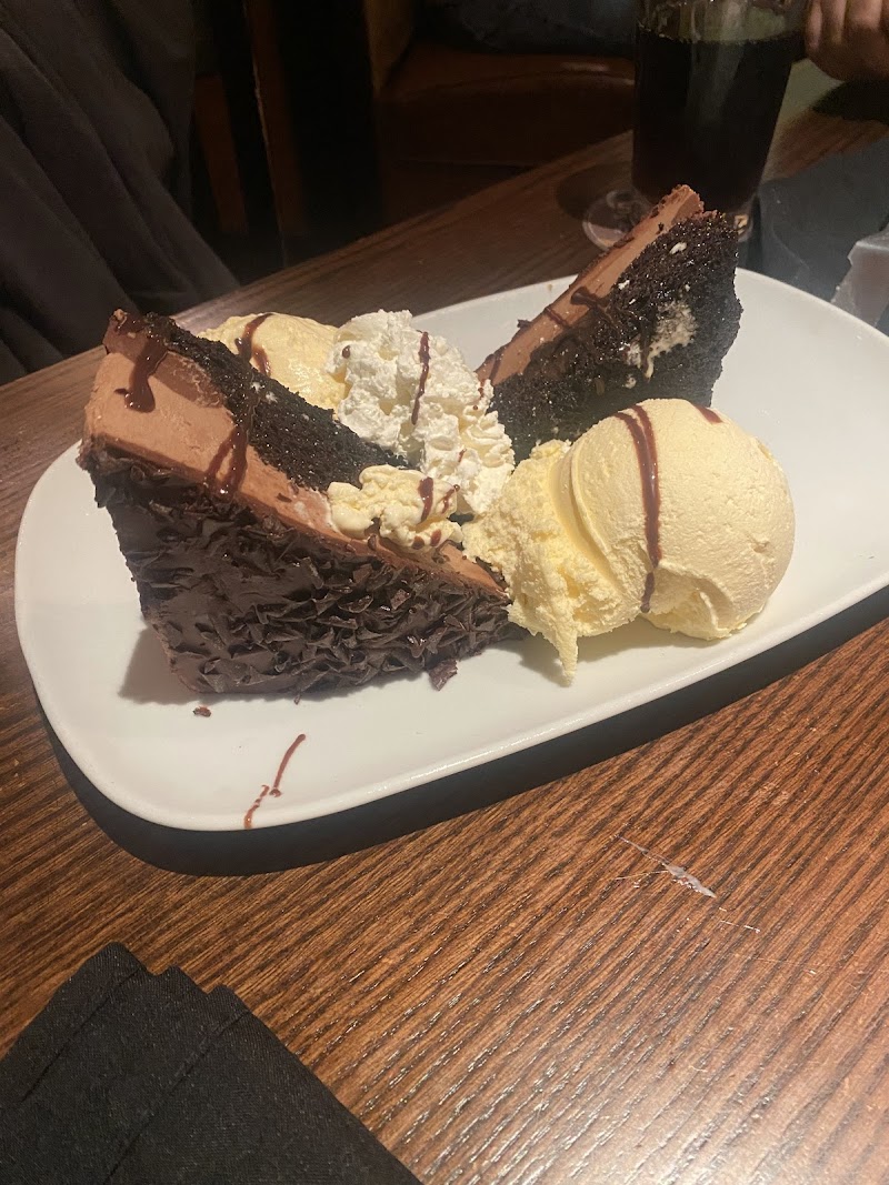 LongHorn Steakhouse Cleveland atmosphere