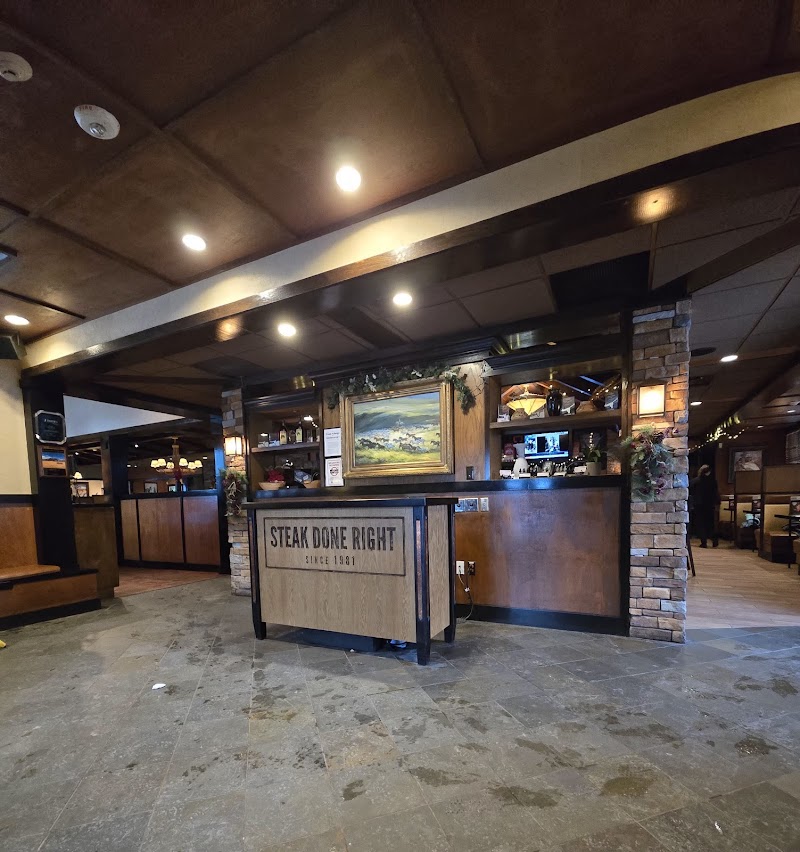 LongHorn Steakhouse Cleveland atmosphere