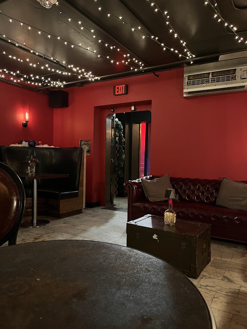 Vault Cleveland atmosphere