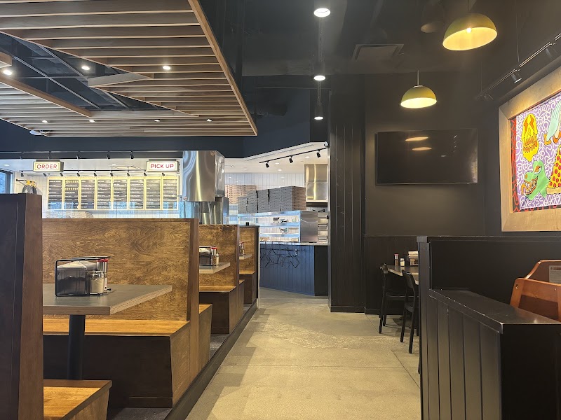 Boom's Pizza Van Aken Cleveland atmosphere
