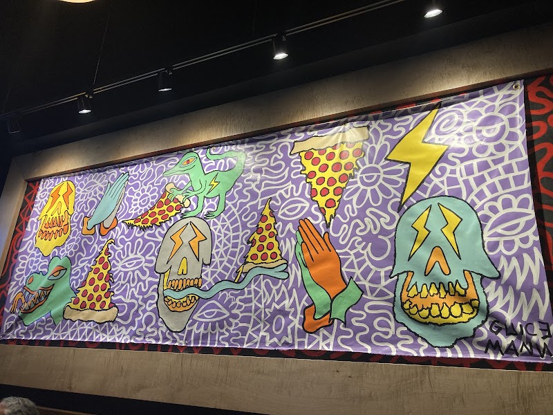Boom's Pizza Van Aken Cleveland atmosphere
