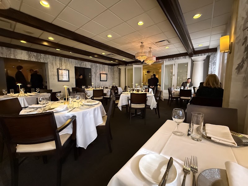 Giovanni's Cleveland atmosphere