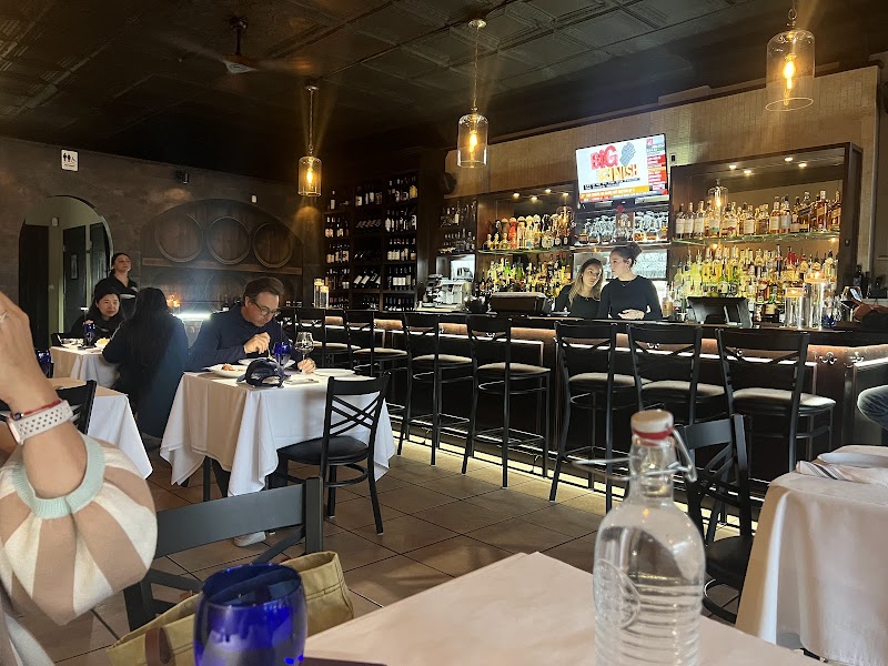 Mia Bella Restaurant Cleveland atmosphere