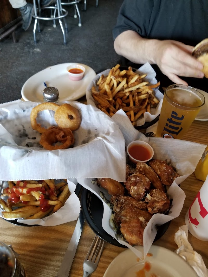 Skinny's Bar & Grill ( Euclid, OH ) Cleveland atmosphere