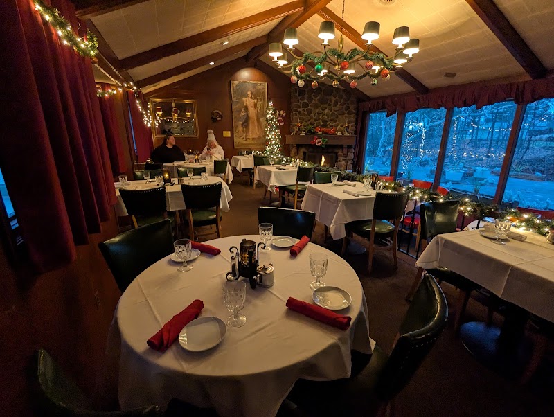 White Oaks Restaurant Cleveland atmosphere