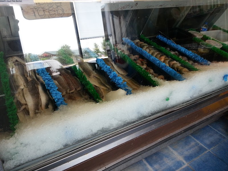 Farm House Foods Live Fish Market Cleveland atmosphere