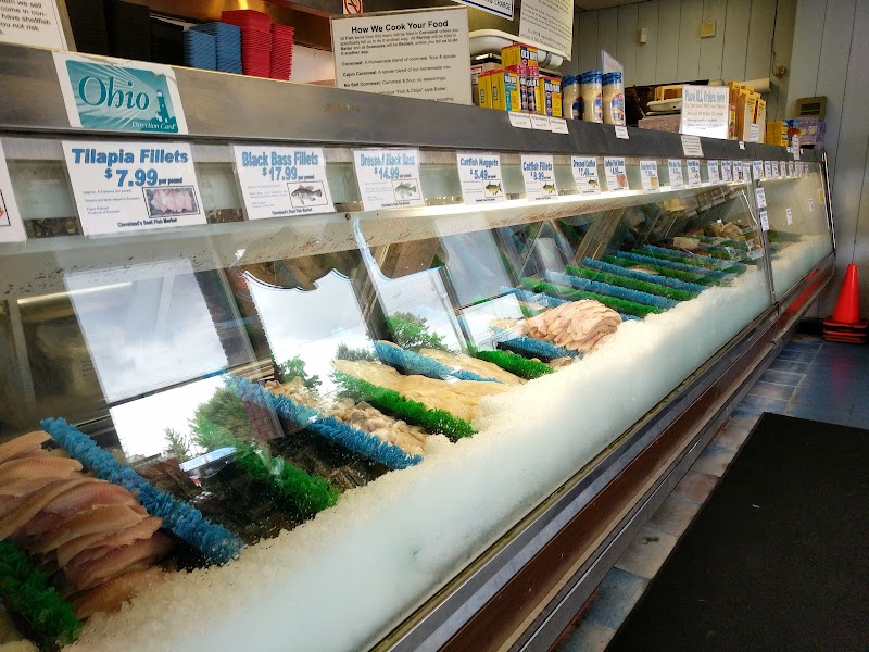 Farm House Foods Live Fish Market Cleveland atmosphere