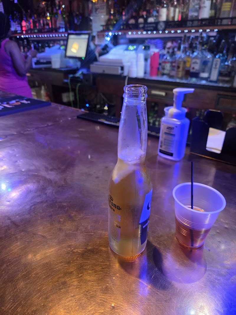 Good Vibes Bar and Grille Cleveland atmosphere