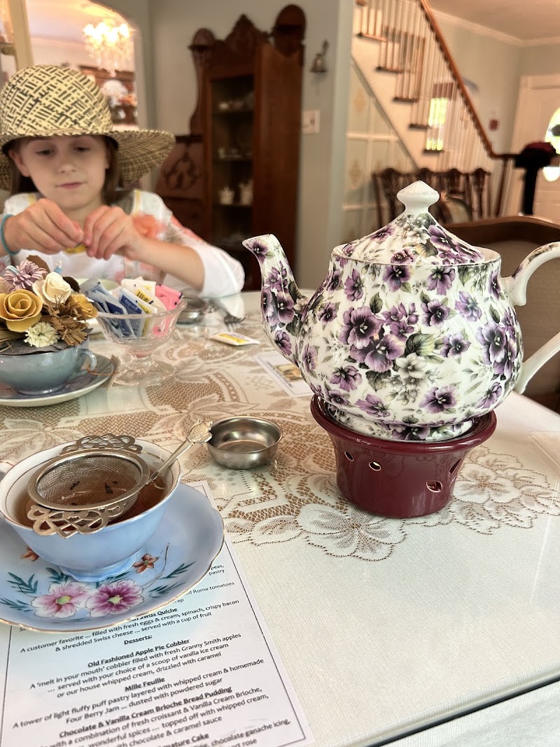 Miss Hickory’s Tea Room Cleveland atmosphere