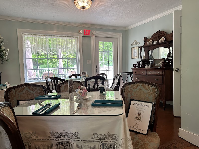 Miss Hickory’s Tea Room Cleveland atmosphere