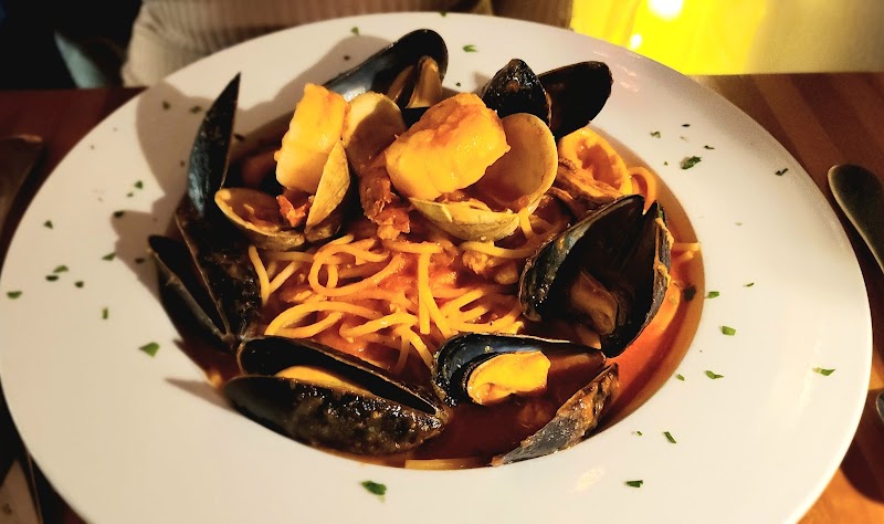 Molto Bene Italian Eatery Cleveland atmosphere