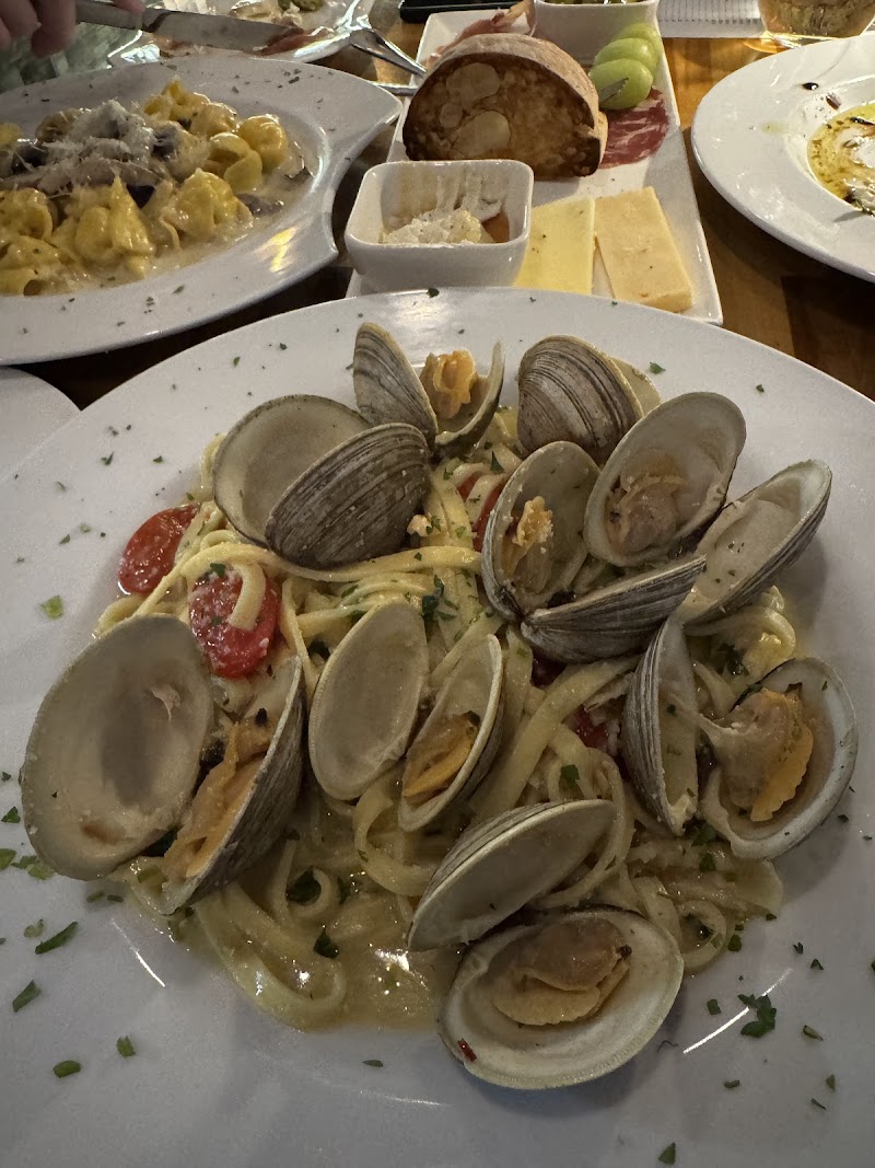 Molto Bene Italian Eatery Cleveland atmosphere