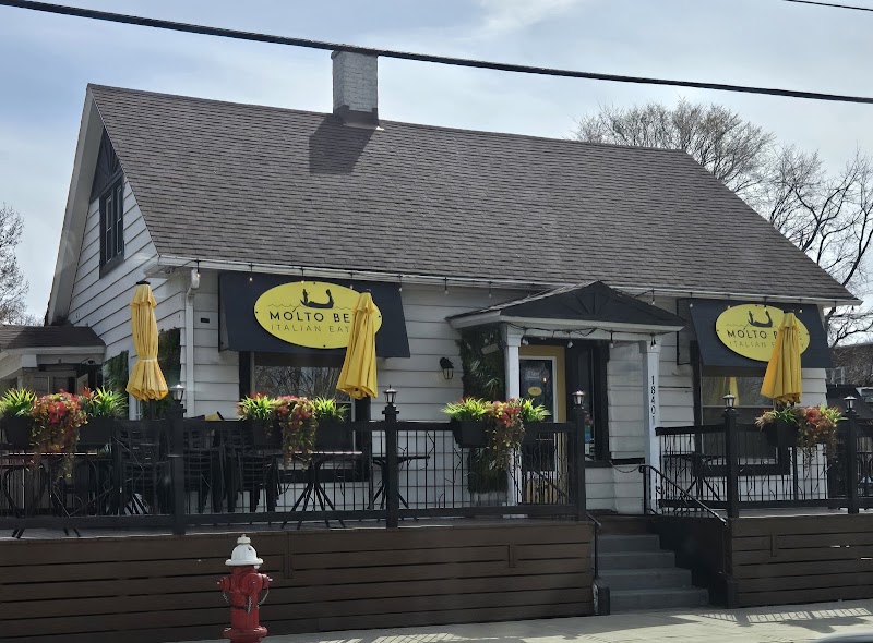 Molto Bene Italian Eatery Cleveland atmosphere