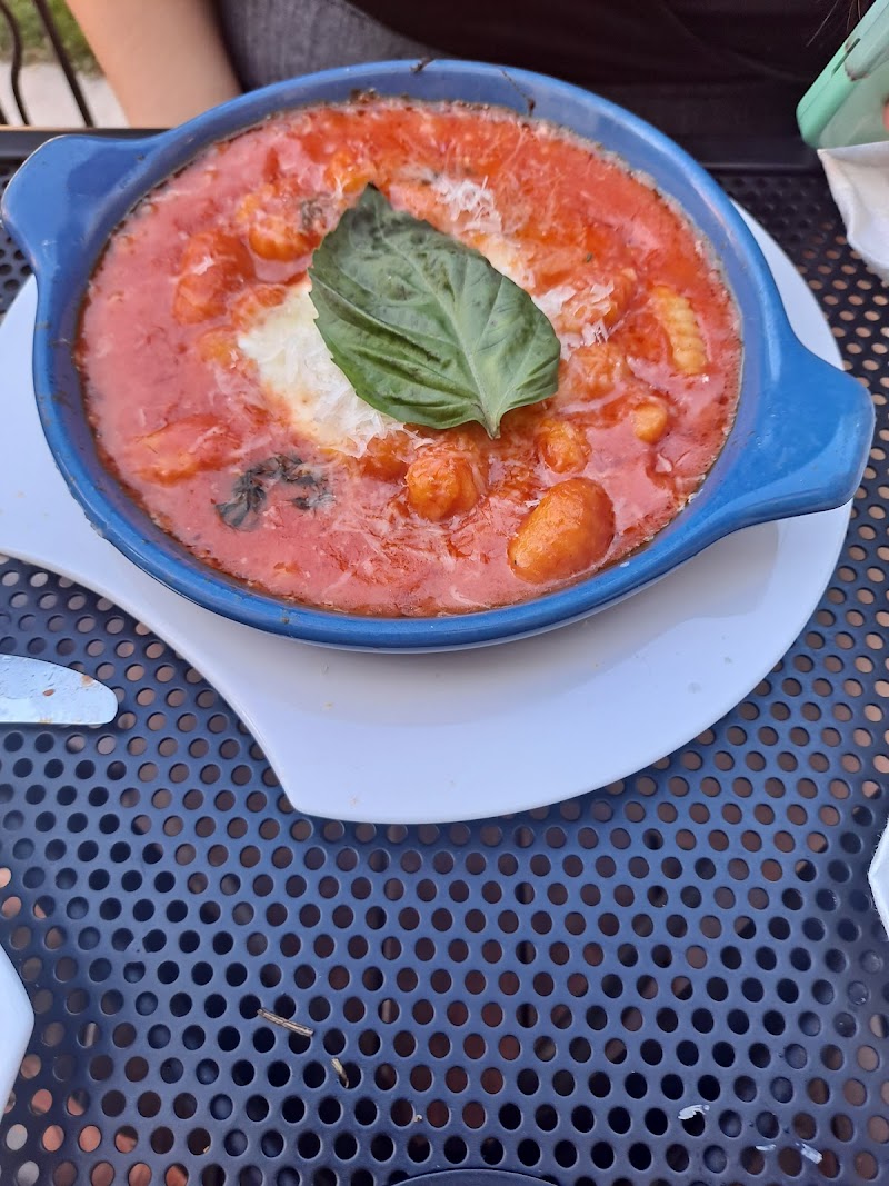 Molto Bene Italian Eatery Cleveland atmosphere